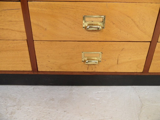 Mobile da negozio vintage con 30 cassetti – Cassettiere, Wood, Klassiek (photo 9 of 12)