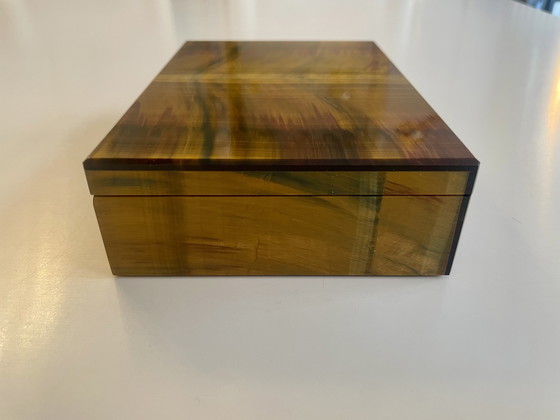 Image 1 of Schatulle aus Tigerauge mit Roten und grünen Einschmelzungen 
