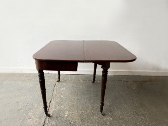 Image 1 of Table de salle à manger victorienne à rallonge en acajou avec pieds tournés et roulettes