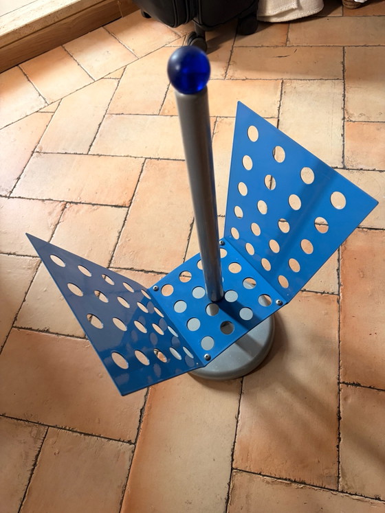 Portariviste Vintage Postmoderno Blu Cobalto, Design Scultoreo Ispirato a Memphis, Metallo (foto 5 di 5)