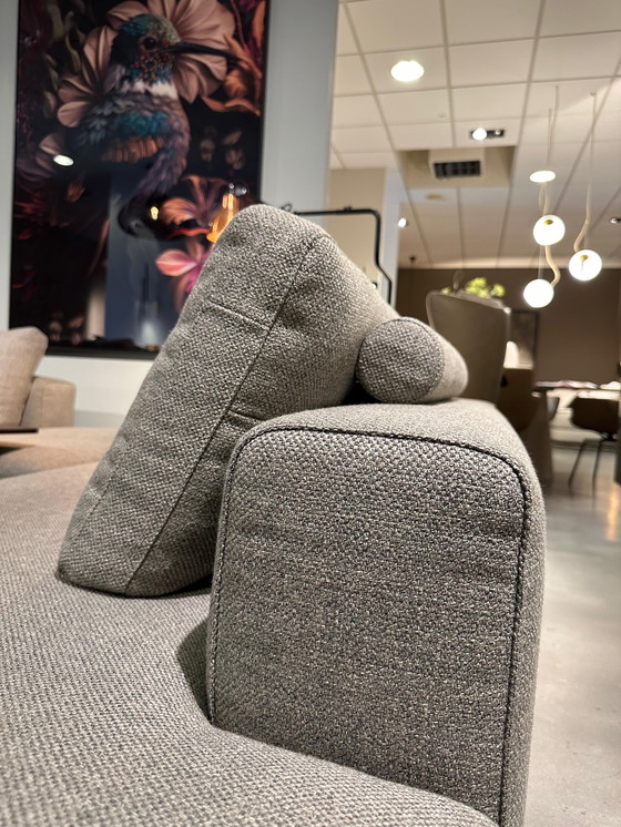 Image 1 of Diseño en stock Modelo de sala de exposición Sofá esquinero Vilaz + Hocker