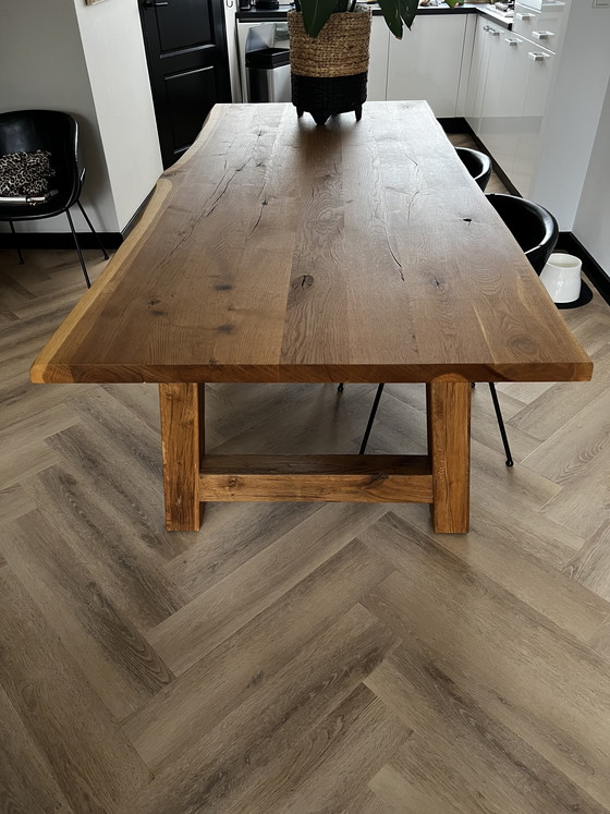 Image 1 of Solid oak table 220cm