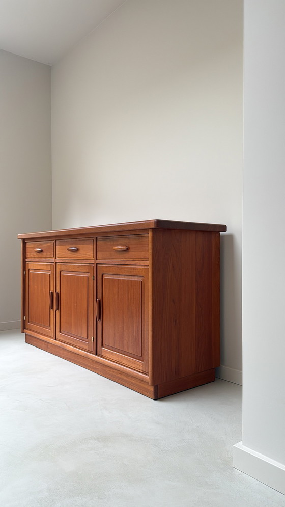 Image 1 of Vintage wooden Dyrlund cabinet / sideboard