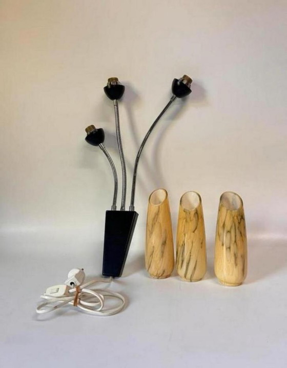 Image 1 of Applique murale vintage milieu du siècle, verre marbré, structure chromée