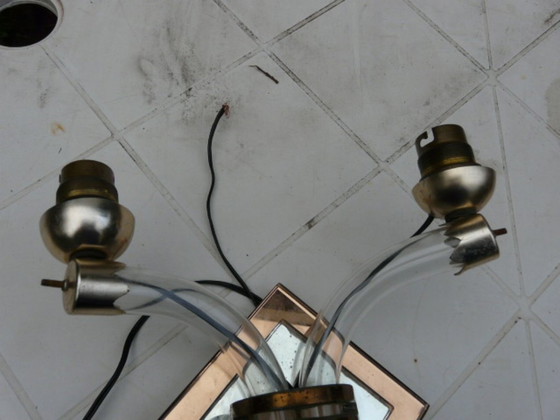 Image 1 of Aplique de pared Art Decó de 2 brazos con espejo y latón.