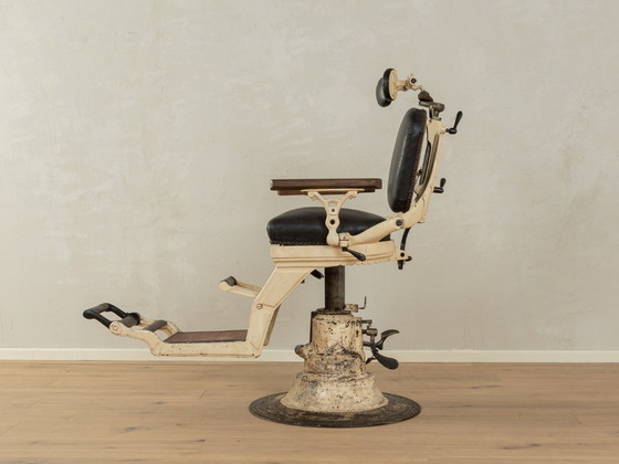 Image 1 of Industrieller Linoleumtisch mit gusseisernem Gestell