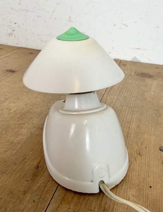 Image 1 of Lampada da tavolo vintage in bachelite bianca di Elektrosvit, anni '50