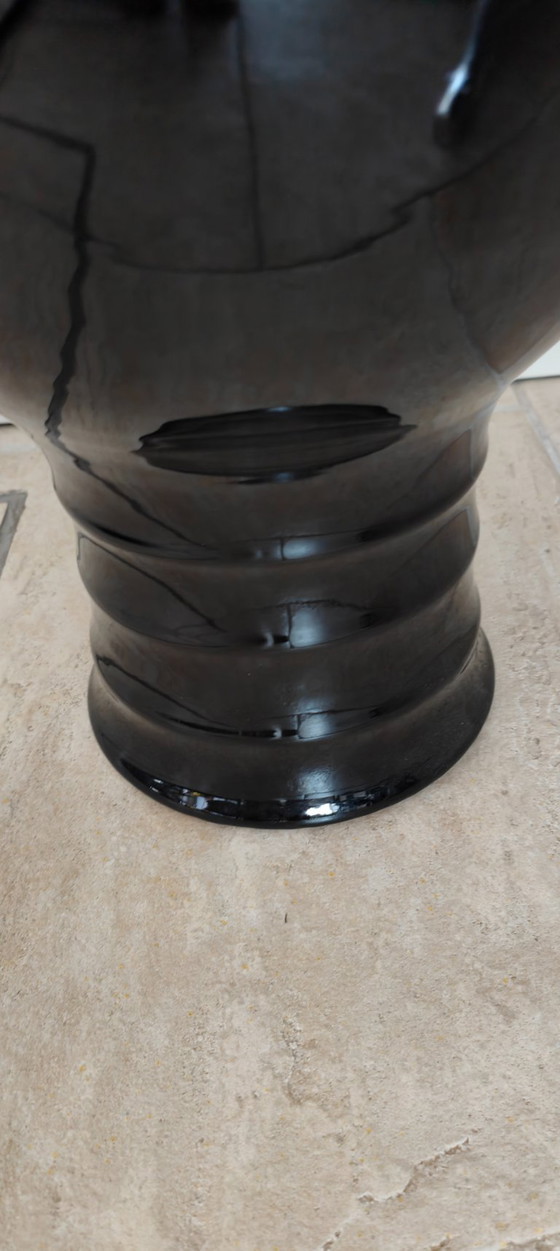 Black Vase With Ribbed Base – Stone (photo 3 of 5)