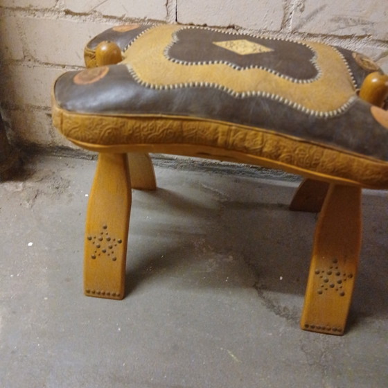 Poggiapiedi cammello marocchino – Poggiapiedi e pouf, Leather, Wood (photo 3 of 5)