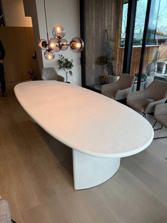 Image 1 of Mesa de comedor orgánica única - 280 x 115 cm - con base curvada