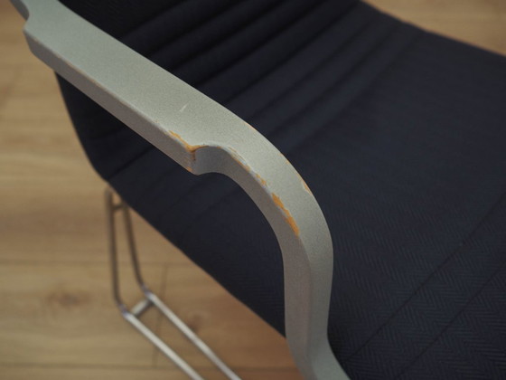 Italiaanse vergaderstoel uit de jaren 90 met blauwe bekleding op een zwevend onderstel. – Bureaustoelen (photo 10 of 15)