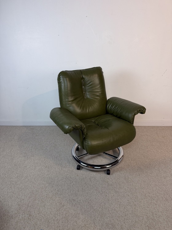 Image 1 of Poltrona lounge vintage in pelle verde – stile Tucroma