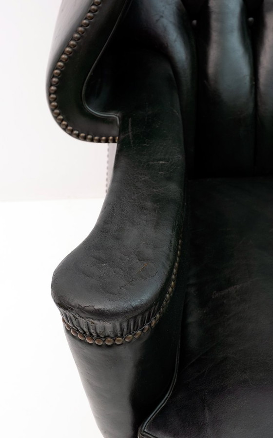 Image 1 of Georgische stijl Zeldzame originele Chesterfield leren fauteuil, jaren 1950