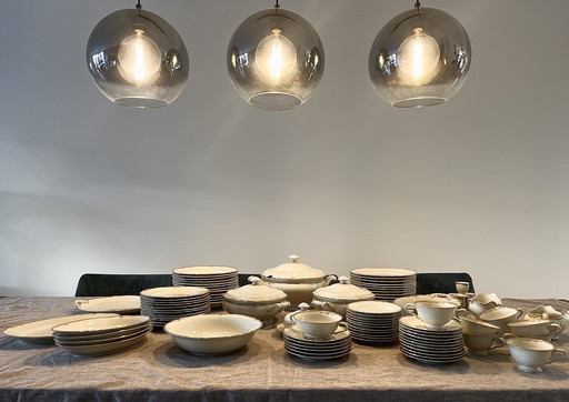 Service de vaisselle en porcelaine Hutschenreuther (crème/blanc avec bordure dorée)