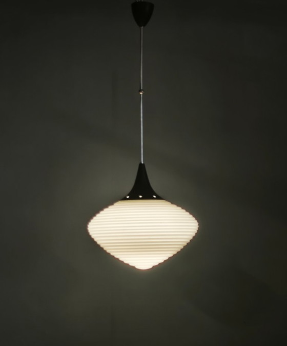 Paar Space Age Opalglas-Pendelleuchten, Tschechoslowakei, 1970er Jahre – Deckenleuchten, Metal (photo 2 of 14)
