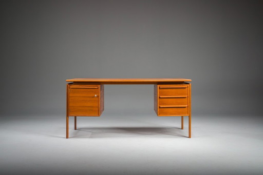  Mid Century Modern Freistehender Teakholz-Schreibtisch von GV Møbler, 1960er Jahre