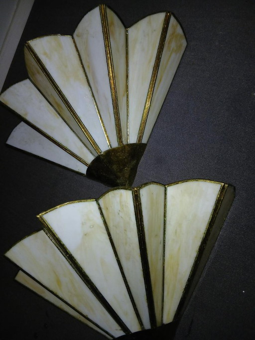 2 TIFFANY-STYLE ART DECO FAN-SHAPED WALL LIGHTS IN VINTAGE GLASS PASTE