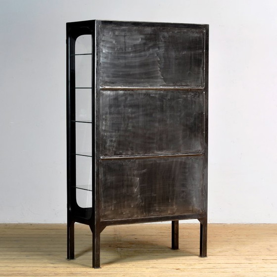 Image 1 of Armoire médicale vintage, années 1970