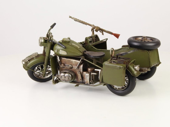 Image 1 of replica leger motor in metaal