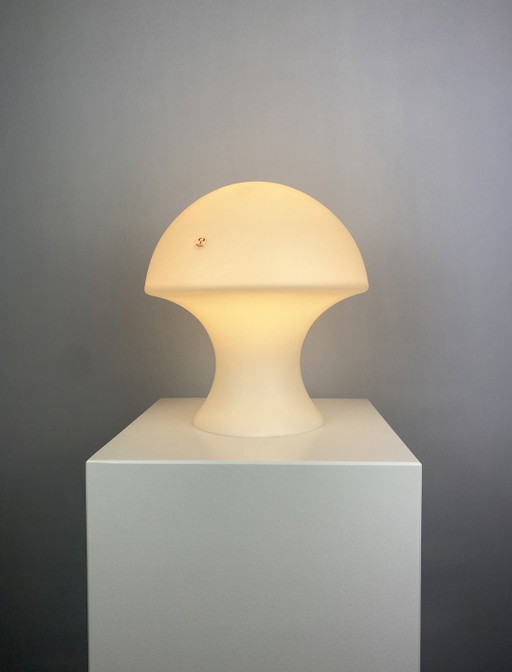 Lámpara de mesa con forma de hongo de Peill y Putzler, de vidrio blanco lechoso, 1970
