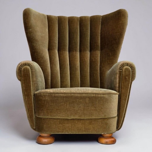 Deense relaxfauteuil met hoge rugleuning uit de jaren 60, bekleed met groen meubelvelours.