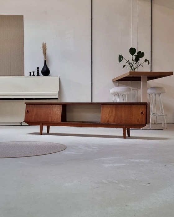 Image 1 of Tablero bajo de mediados de siglo