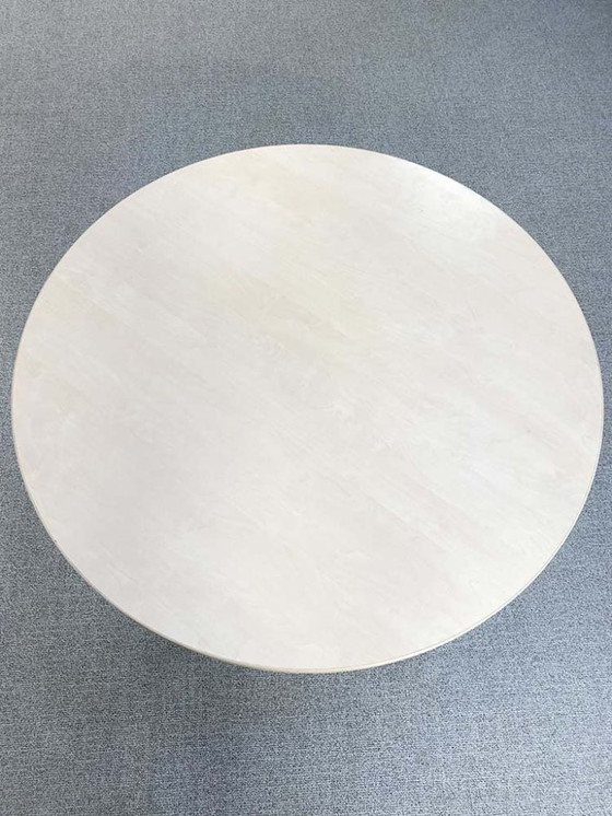 Image 1 of Nn Tisch in der Kantine