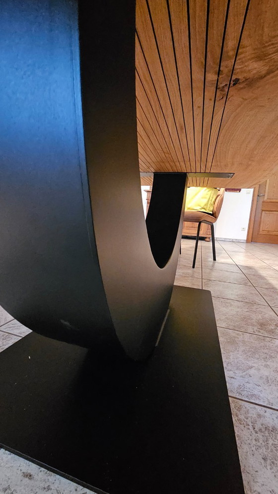 Image 1 of Unieke massief eikenhouten eettafel – 6,5 cm dikke, uit één stuk vervaardigde plaat – handgemaakt ontwerp