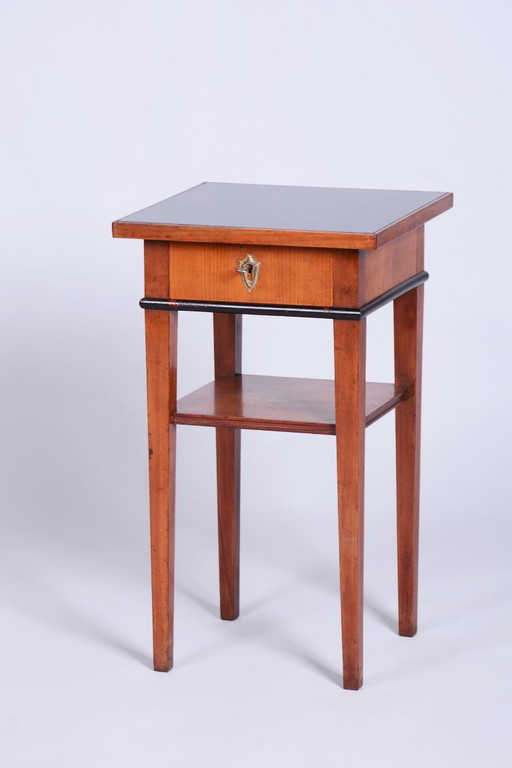 Gerestaureerd klein Biedermeier bijzettafeltje, kersenhout, herwerkt Pools, Tsjechisch, jaren 1840 – Glass, Wood