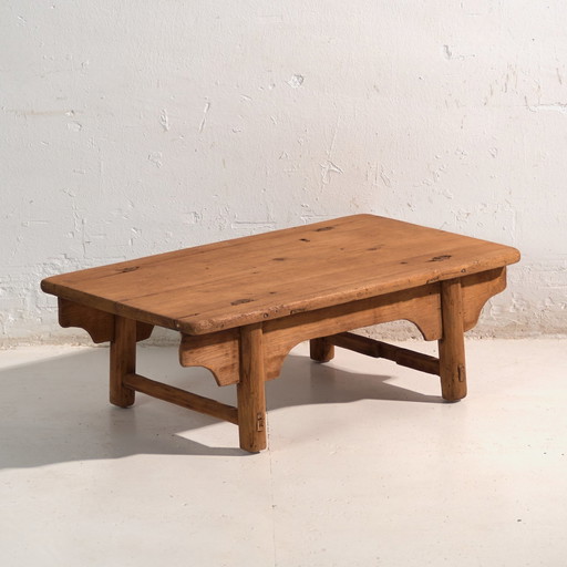 Antieke lage tafel van grenenhout – China, circa 1890