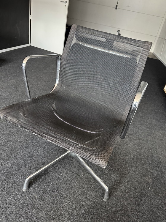 Image 1 of Fauteuil de bureau pivotant Vitra Eames Netwave ea108 ea 108