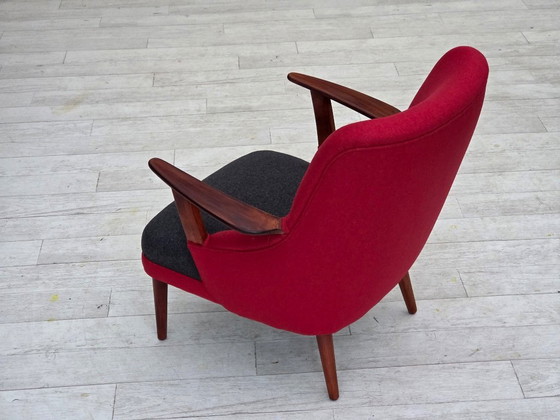Image 1 of Fauteuil de conception danoise des années 1960, retapissé en laine d'ameublement.