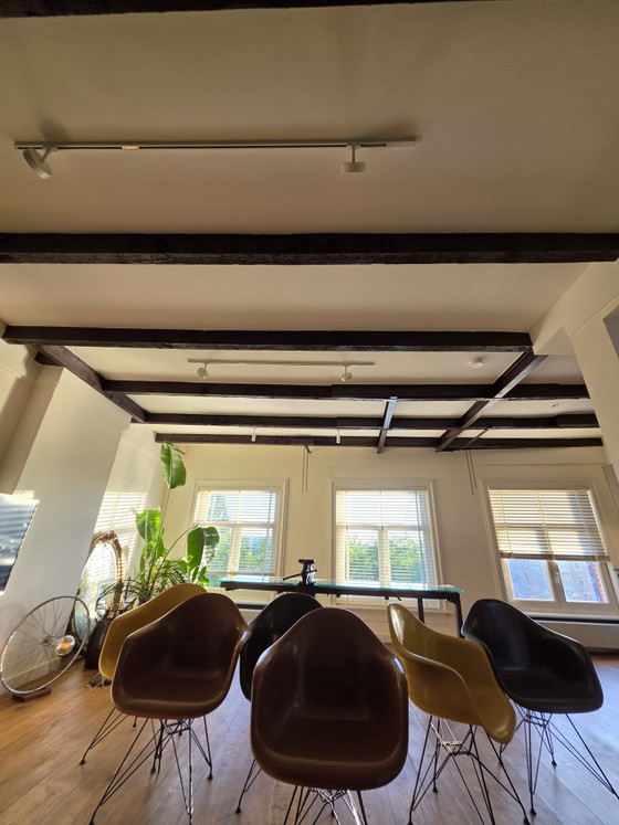 Image 1 of 6 sillones originales Herman Miller Eames de fibra de vidrio – Charles y Ray Eames