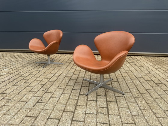 Image 1 of 2x Fritz Hansen Swan chair 1971 Cognac leder, NIEUWstaat!!