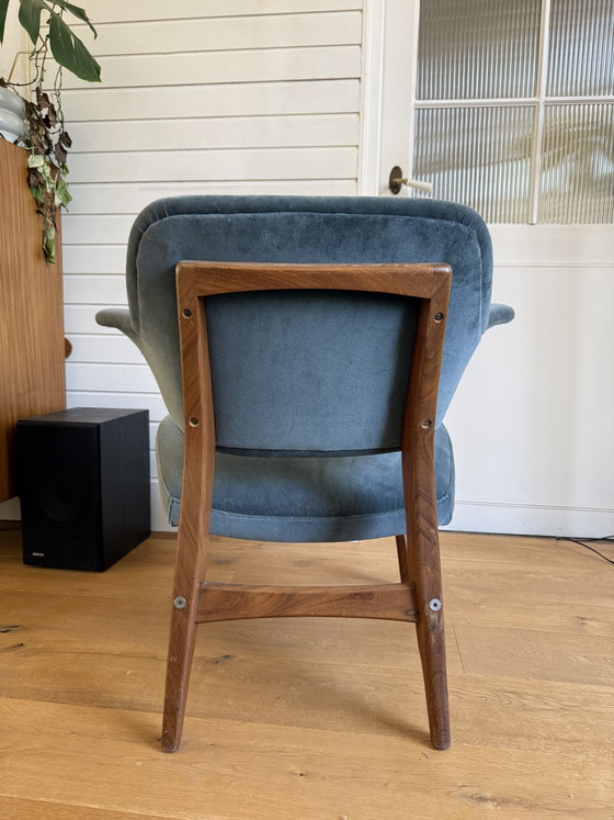 Louis van Teeffelen for Wébé “Wing” armchair – Velvet, Wood (photo 6 of 7)