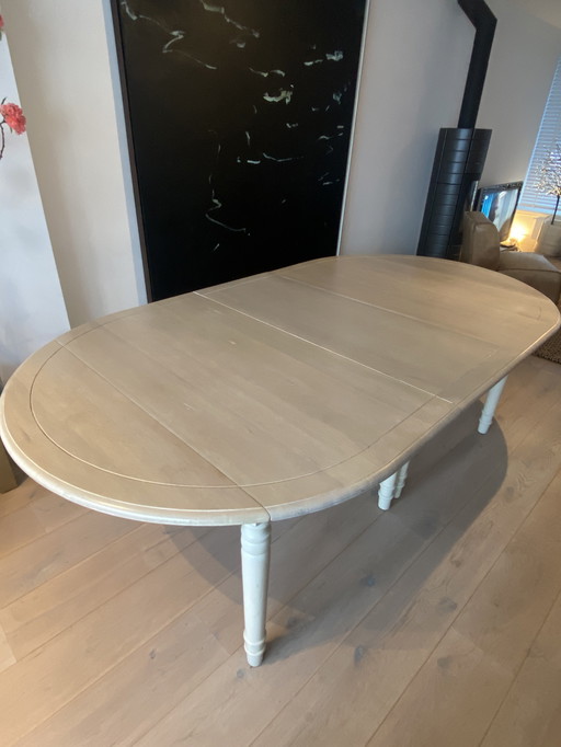 Large dining room table - longer and shorter adjustable