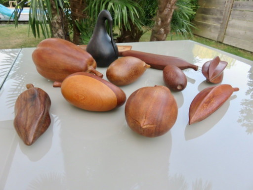 12 large exotic fruits in wood, 70's