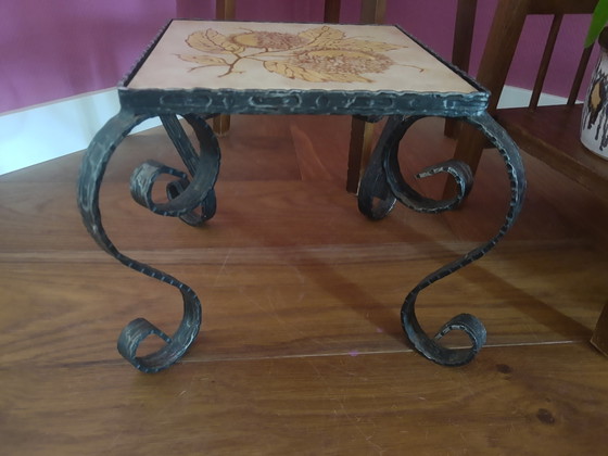 Geweldige Mid-Century Modern 60's smeedijzeren plantentafeltje bijzettafeltje met decoratieve tegel – Iron (photo 3 of 11)