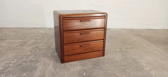 Image 1 of Comodino con cassettiera in legno Hülsta