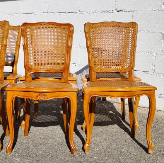 Set di 8 sedie da pranzo francesi vintage in rattan - 8 sedie da cottage in legno di ciliegio - Stile Luigi (photo 10 of 15)