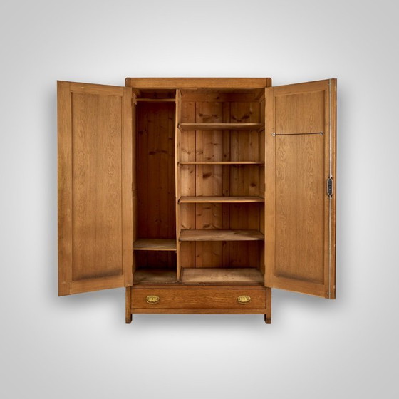 Image 1 of Armoire en bois vintage, années 1930, Tchécoslovaquie