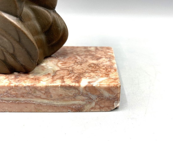 Image 1 of Buchstütze „Schwan 1“ im Art-Deco-Stil – Statue auf Marmorsockel – Frankreich, ca. 1930