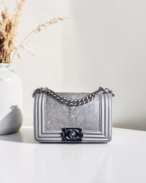 Borsa Chanel Boy Small - 20 cm in pelle di razza, grigio, con finiture argentate, serie 20