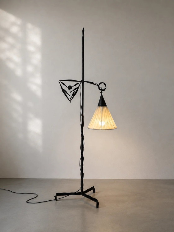 Lampadaire en fer forgé de style Arts & Crafts de l'école d'Amsterdam – Iron, Amsterdam School (photo 8 of 8)