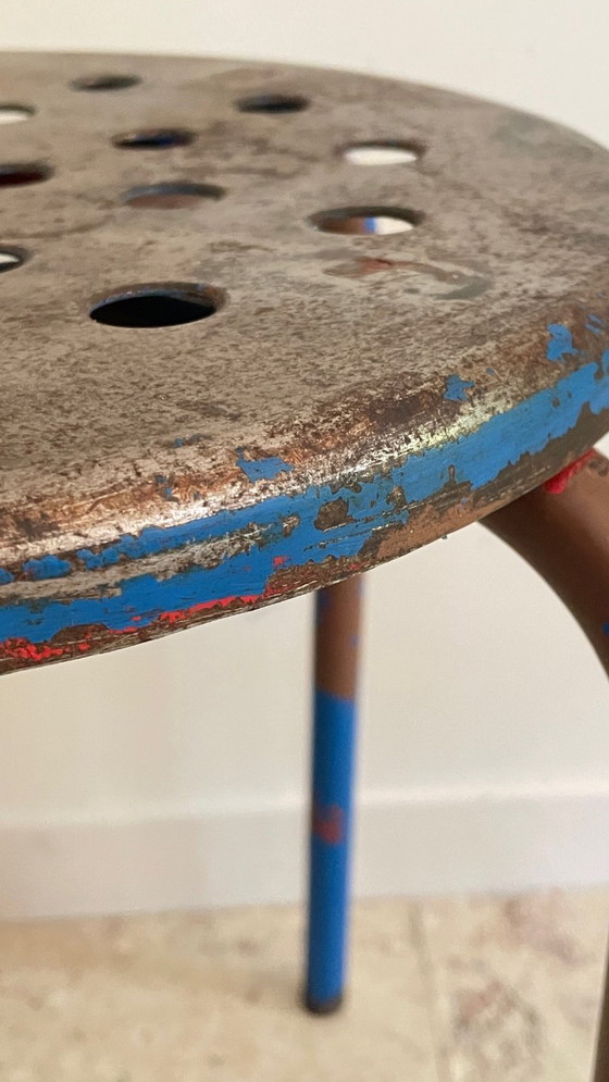 Image 1 of Paar industriële stalen PATINE TABOURETS Blauw & Chocolade VINTAGE