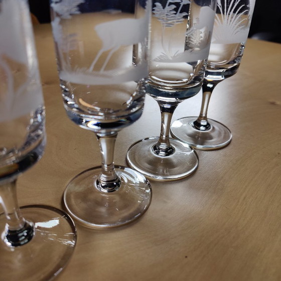 Image 1 of Elegantes Set aus 6 Kristallsektgläsern, fein graviert mit einer Jagdszene