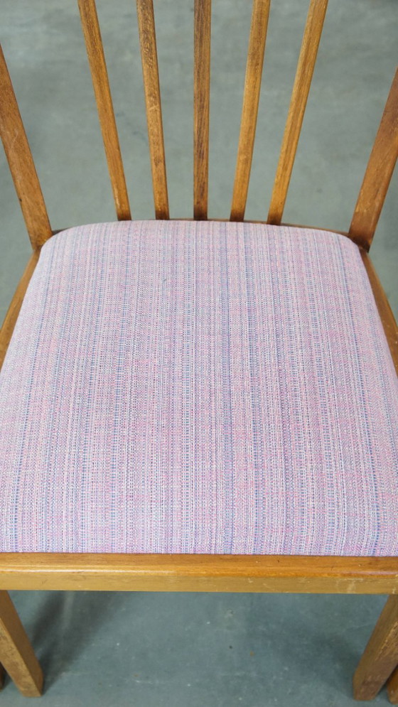 4 chaises de salle à manger vintage des années 70, avec assise en tissu et structure en bois. – Wood (photo 4 of 13)