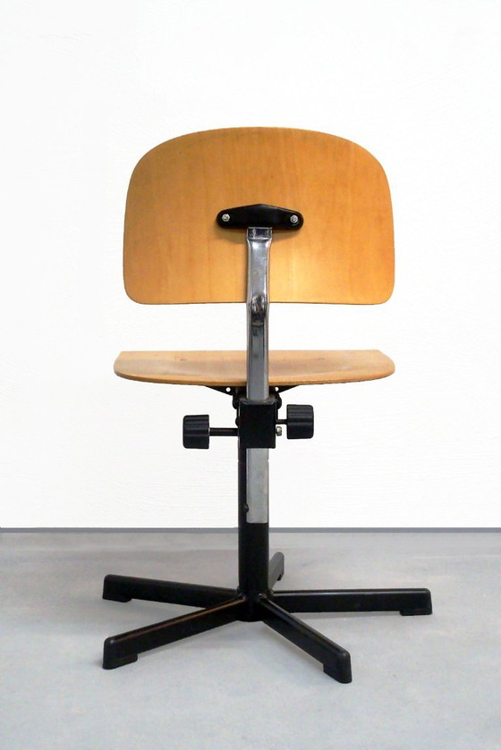 Silla de trabajo SCORE – Sillas giratorias, Wood (photo 4 of 10)