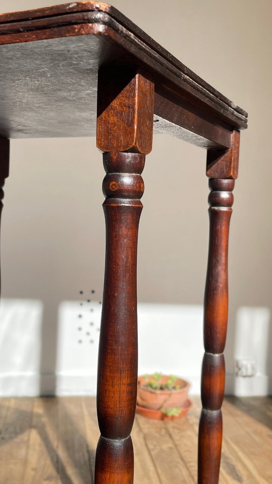 Image 1 of Comodino alto in stile legno tornito