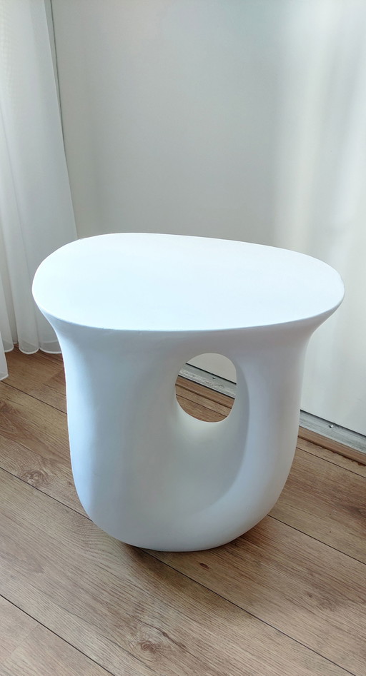 Mesa auxiliar de diseño moderno